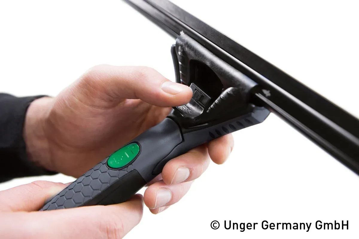 UNGER-ErgoTec-NINJA-ALUMINIUM-RAIL-RONA-SERVICE-JPG-4.webp